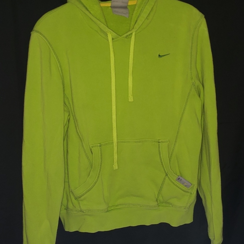 Lime green Nike hoodie in great condition 💚💚